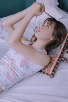 小夹子夹在小奴的花蒂头